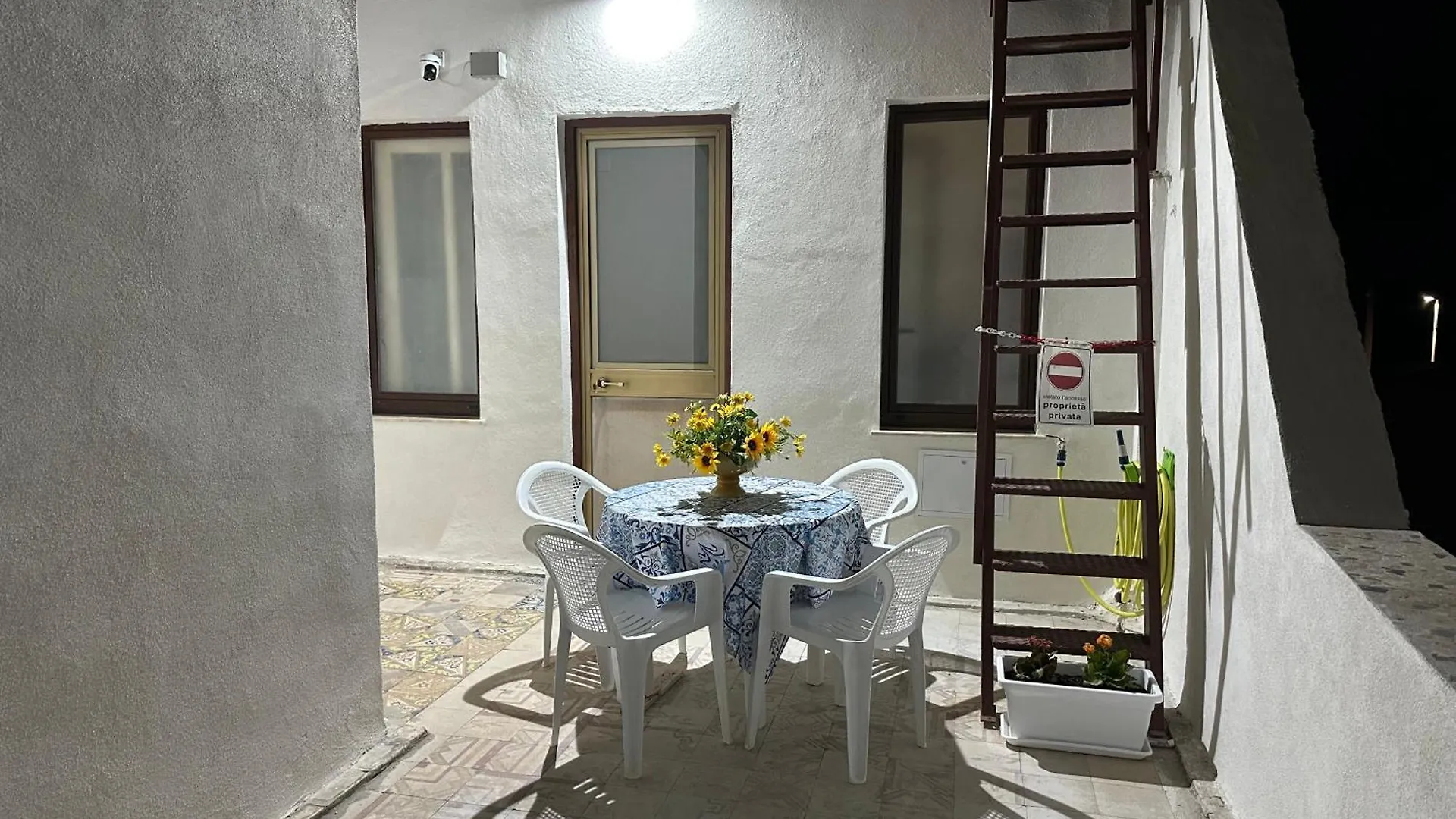 La Favorita Apartment Don Peppino location